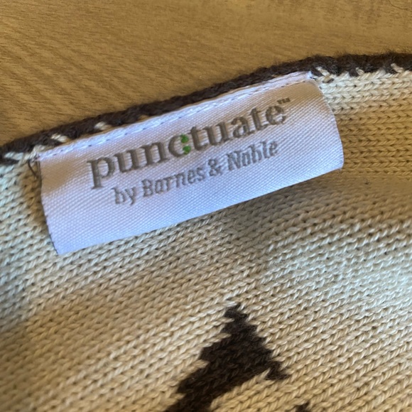 BARNES & NOBLE Chocolate & Cream International City Retro Font Cotton Blanket - Picture 8 of 11